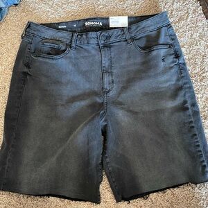 NWT Bermuda shorts size 18
